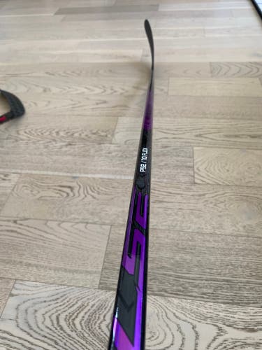 Senior Bauer Pulse Right Handed Hockey Stick P28 70 Flex (New)