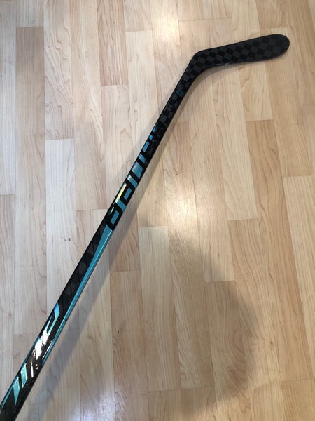 Junior Bauer Pulse Hockey Stick Right Handed P28 55 Flex (Used)