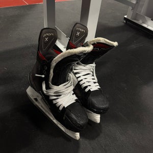 Red Bauer Vapor Hockey Skates 6.5 (Used)