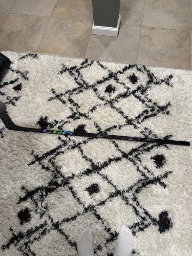 Junior CCM Ribcor Trigger 9 Pro Right Handed Hockey Stick P28 40 Flex (New)