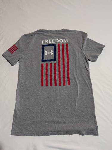 Under Armour Gray XL Boys Shirt (Used)