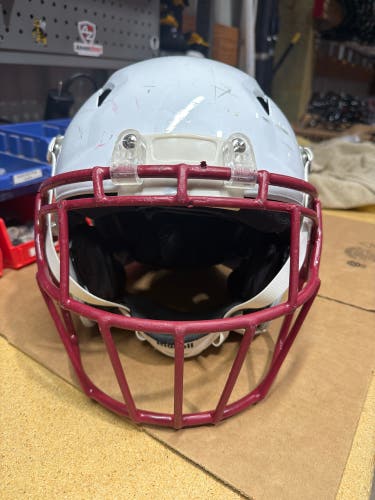 USED SCHUTT VENGEANCE Z-10 ADULT FOOTBALL HELMET - LARGE - WHITE - REJECT
