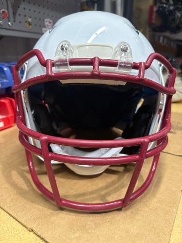 USED SCHUTT VENGEANCE Z-10 ADULT FOOTBALL HELMET - MEDIUM - WHITE - REJECT