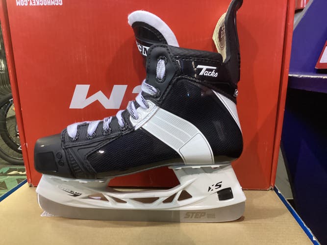 CCM Tacks Retro Hockey Skates Regular Width Size 5.5 (New)