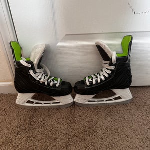 Black Bauer XLS Hockey Skates Regular Width Size 1 (Used)