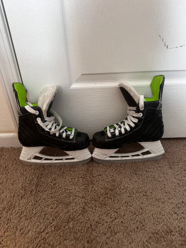 Black Bauer XLS Hockey Skates Regular Width Size 1 (Used)