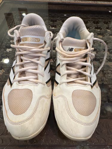 White Men's Size M 10.0 (W 11.0) Adult New Balance 3000v7 Low Top Molded Cleats (Used)