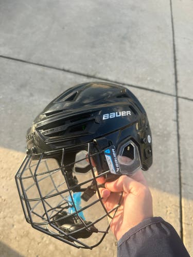 Medium Bauer Re-Akt 155 Helmet (Used)