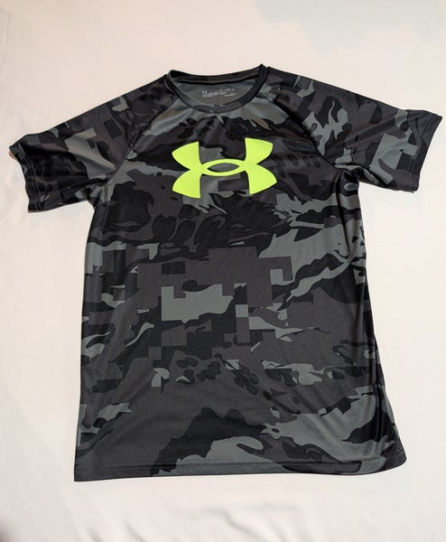 Under Armour Black Camo XL Boys Shirt (Used)