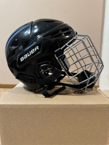 Large Bauer Re-Akt 55 Helmet (Used)
