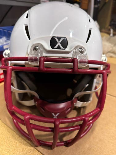 USED XENITH EPIC ADULT FOOTBALL HELMET - LARGE - WHITE