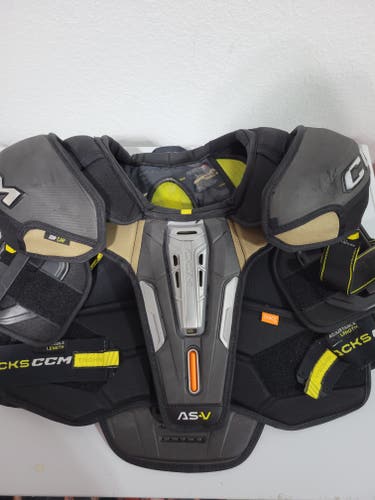Large Senior CCM Tacks AS-V Shoulder Pads (Used)