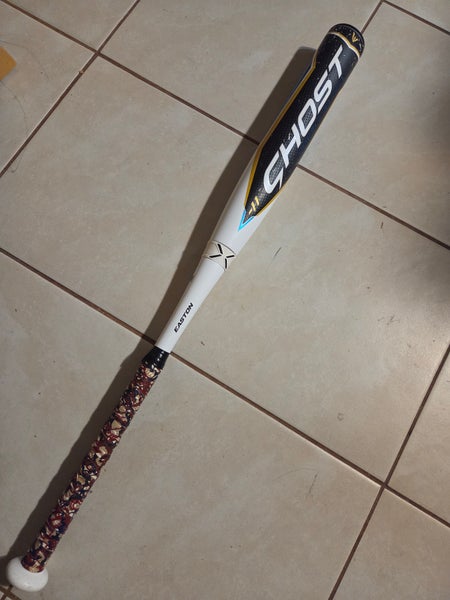 2022 Easton Ghost Composite Bat (-11) 19 oz 30" (Used)