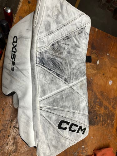 CCM Axis 2.9 Full Right (Used)