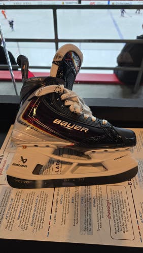 Bauer Vapor Flypro Hockey Skates 6.5 (New)