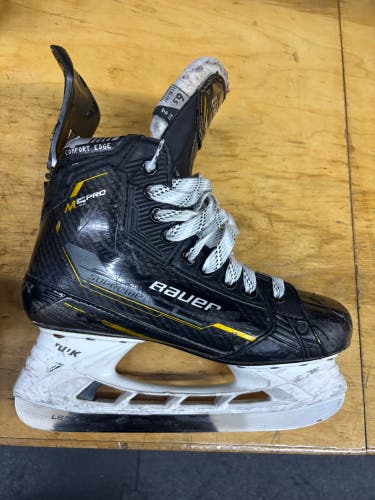 2022 Bauer Supreme M5 Pro Hockey Skates 6.5 (Used)
