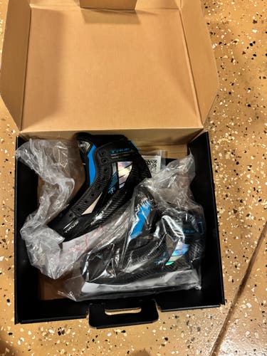 True TF9 Hockey Goalie Skates Extra Wide Width 8 (New)