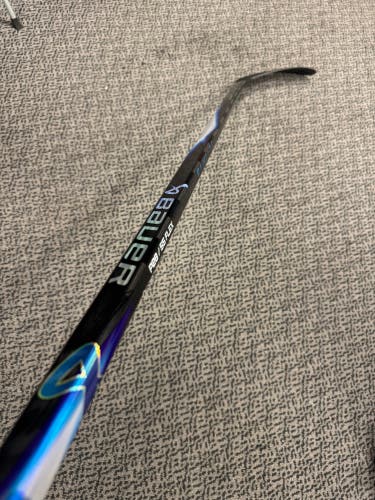 Intermediate Bauer Vapor Flylite Left Hand Hockey Stick P28 55 Flex (New)