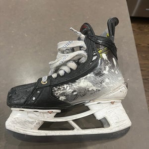 Used Bauer Vapor Hyperlite 2 Hockey Skates Size 4.5