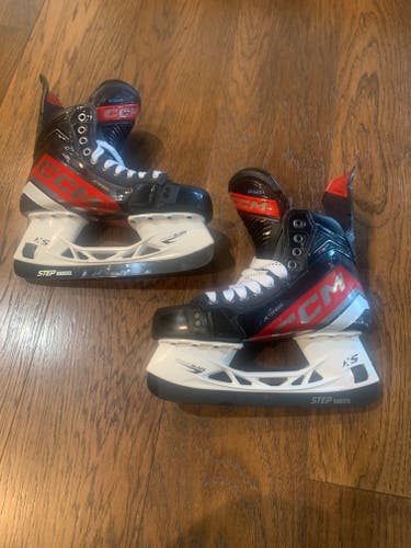 LIKE NEW  CCM JetSpeed FT6 Pro Hockey Skates Regular Width 7.5 (Used)