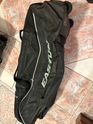Easton (New) large roller bag for baseball softball