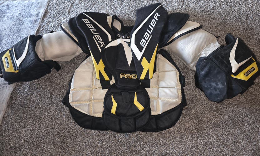 Medium Bauer Pro Series Goalie Chest Protector (Used)