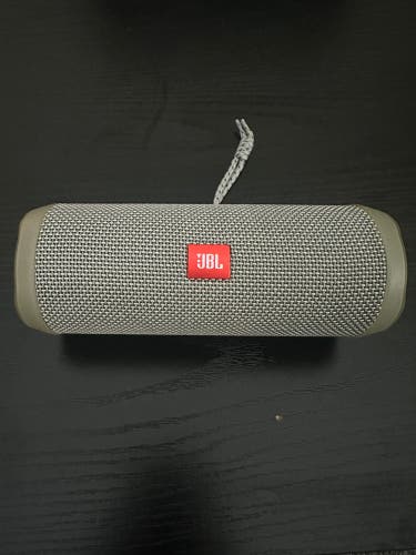JBL Flip 4 speaker