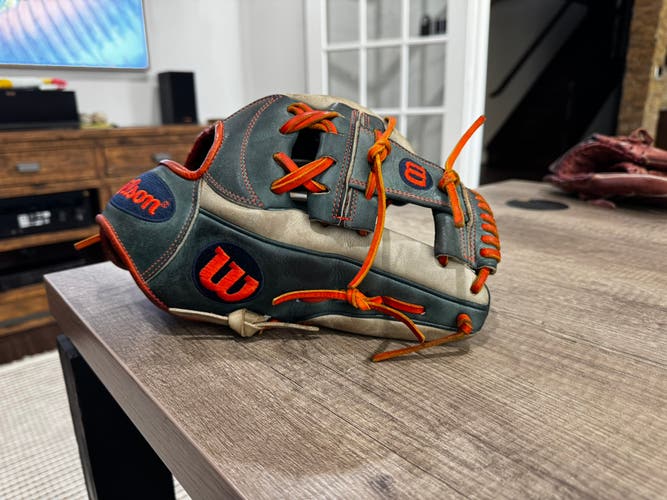 Wilson A2000 RH Baseball Glove 11.5" (Used)