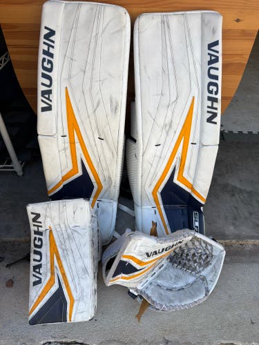 30" Vaughn SLR3 Regular Goalie Full Set (Used)