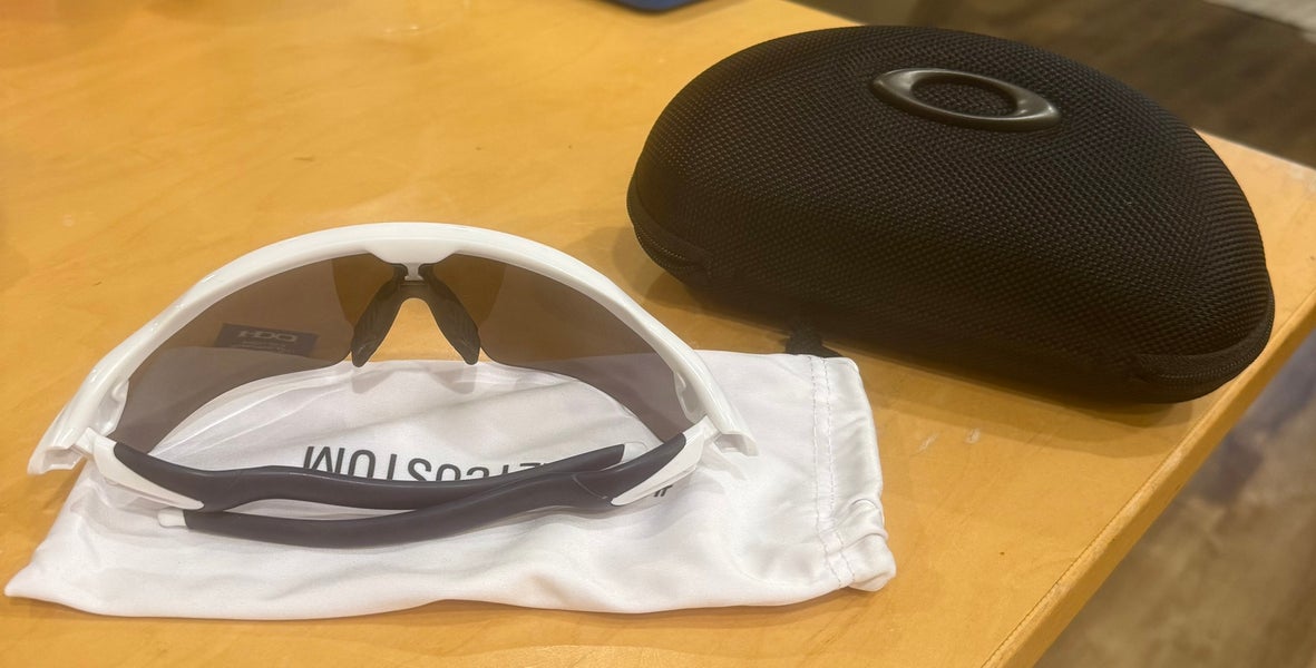 Unisex One Size Fits All Oakley Radar Sunglasses (Used)