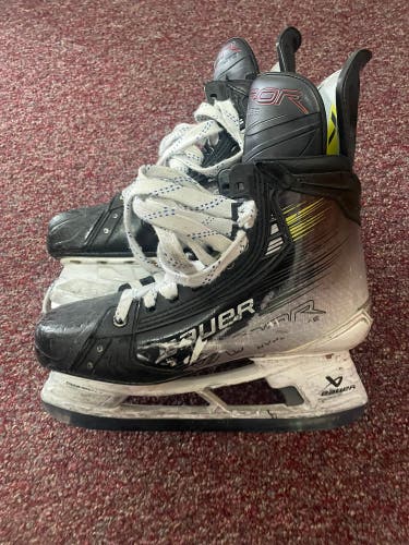 2023 Bauer Vapor Hyperlite 2 Hockey Skates Regular Width 7.5 (Used)