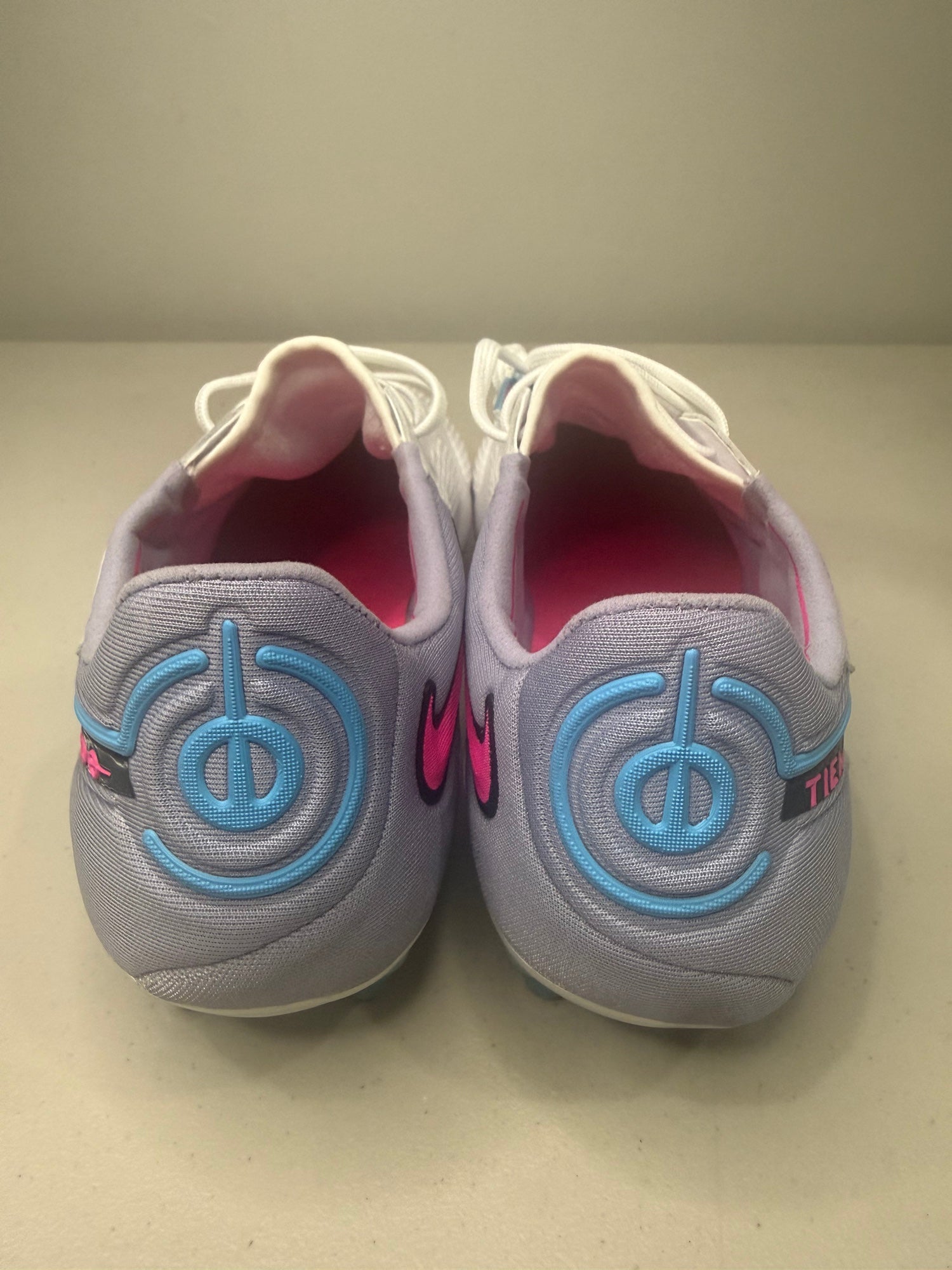 mens size 9 in women's nike