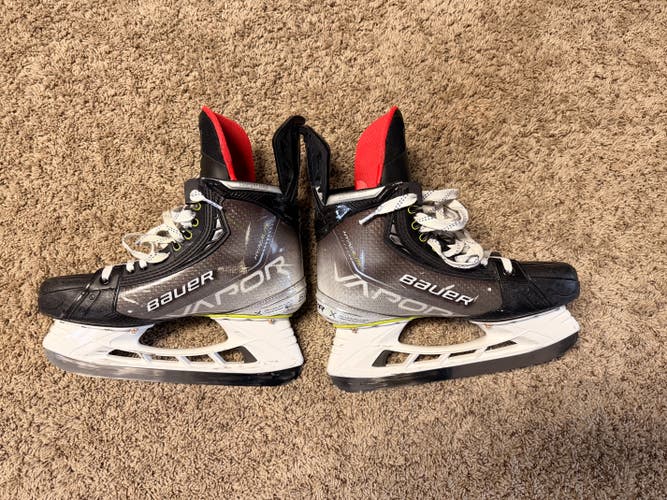 Bauer Vapor Hyperlite Hockey Skates 7 (Used)