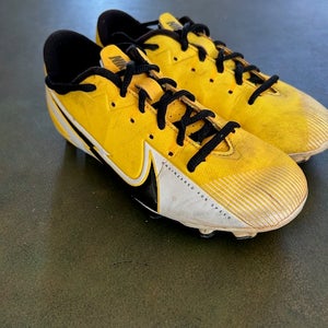 Yellow Unisex 2Y (Big Kids / Youth) Nike Mercurial Vapor 13 Molded Cleats Cleats (Used)