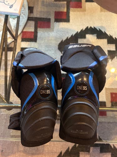 Medium Bauer Supreme One95 Elbow Pads (New)