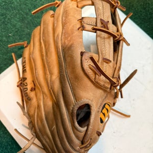 Wilson A2000 RH Outfield Softball Glove 12.5" (Used)