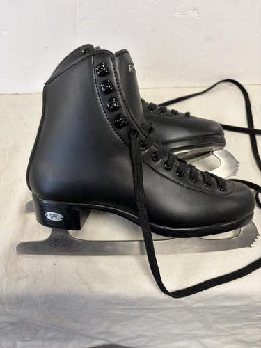 Int Size 5 Riedell Black Figure Ice Skates.