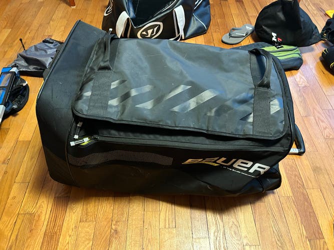 Bauer Elite Wheeled Bag Sr (USED) Great Used Condition