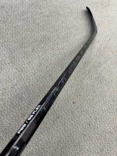 Intermediate Black Bauer Nexus Tracer Right Handed Hockey Stick P28 55 Flex (New)