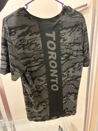 Lululemon Toronto metal vent tech T shirt size xl