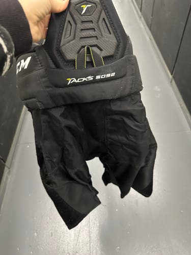 Men's Junior Large CCM Tacks XF Hockey Pants (Used)