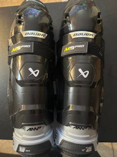 Junior Bauer Supreme M5 Pro 11" Shin Pads (New)