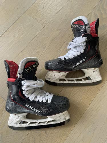 Bauer Vapor 3X Pro Hockey Skates Regular Width Size 2.5 (Used)