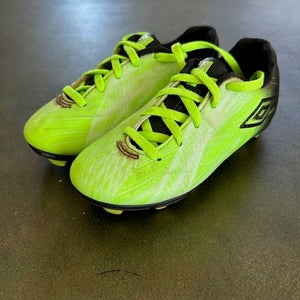 Green Unisex 11K (Little Kids) Umbro Molded Cleats Cleats (Used)