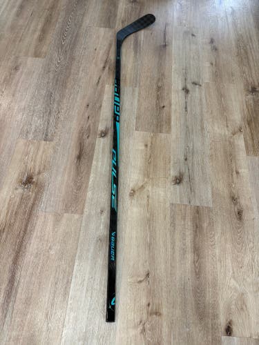 Senior Bauer Pulse Right Handed Hockey Stick P92 77 Flex (New)