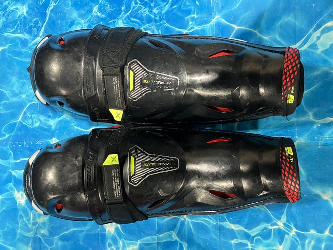 Intermediate Bauer Vapor Hyperlite Shin Pads 14" (Used)