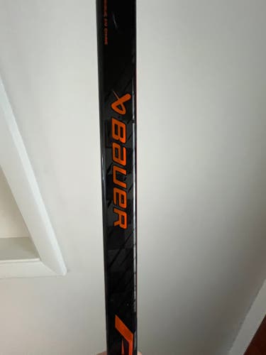 Junior Bauer Pulse Right Handed Hockey Stick P28 40 Flex (Used)