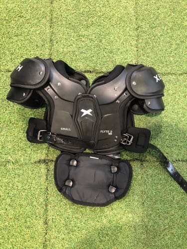 Small Youth Xenith Flyte 2 Shoulder Pads (Used)