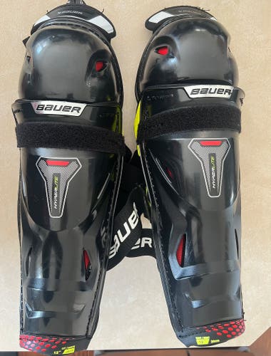 Intermediate Bauer Vapor Hyperlite 12" Shin Pads (Used)
