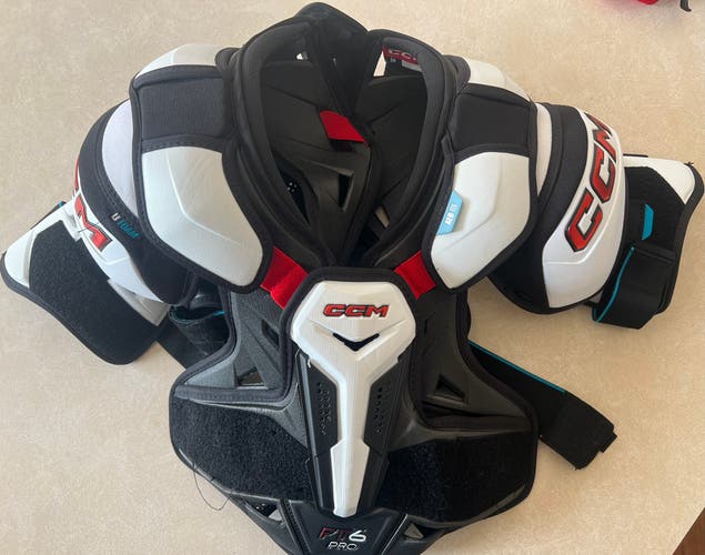 Men's Small Senior CCM JetSpeed FT6 Pro Shoulder Pads (Used)